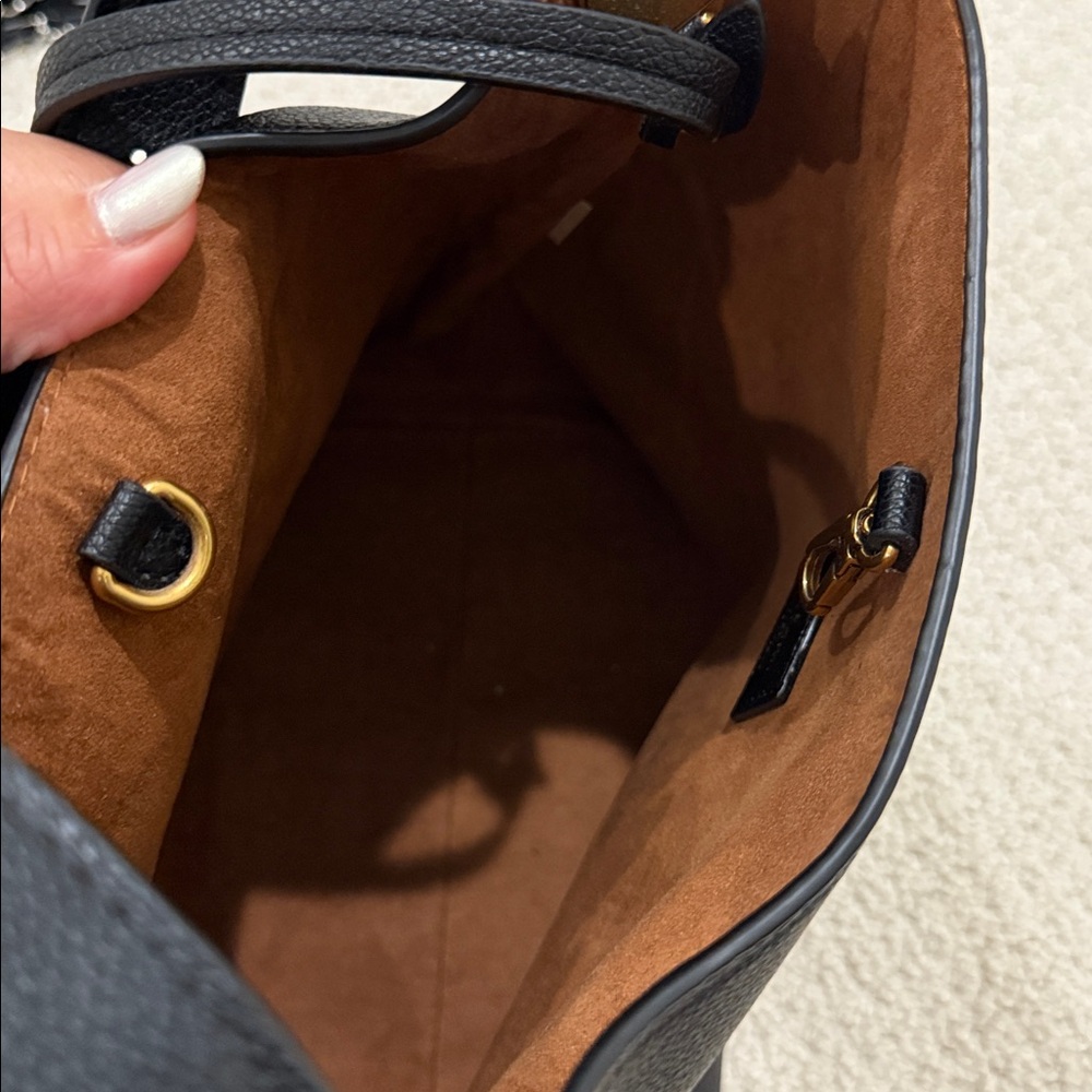 Black low key hobo LV - Picture 9 of 16